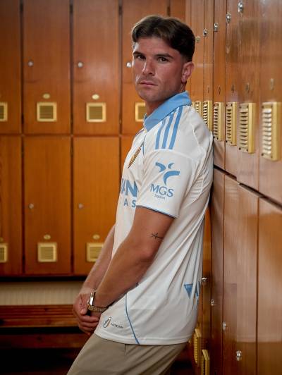 real_zaragoza_25_26_adidas_home_kit_c.jpg