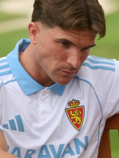real_zaragoza_25_26_adidas_home_kit_f.jpg