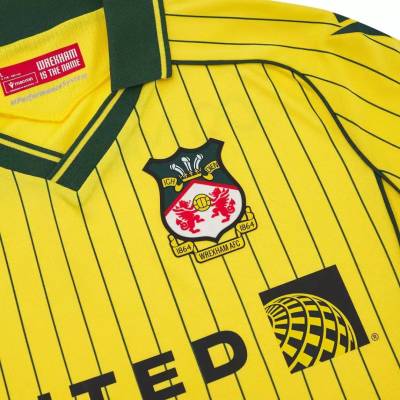 wrexham_25_26_macron_away_kit_f.jpg