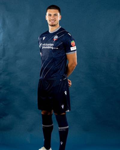 bolton_wanderers_25_26_macron_away_kit_e.jpg