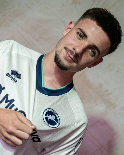 millwall_25_26_errea_away_kit_b.jpg