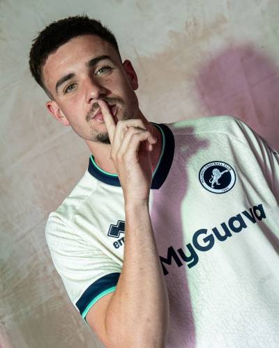 millwall_25_26_errea_away_kit_c2.jpg