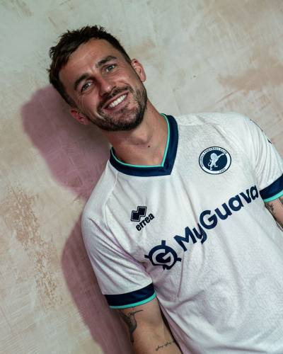 millwall_25_26_errea_away_kit_c5.jpg
