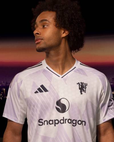 manchester_united_25_26_adidas_away_kit_e.jpg