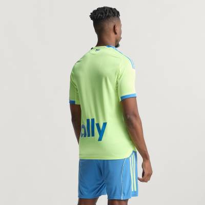 charlotte_2025_adidas_archive_jersey_b.jpg