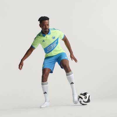 charlotte_2025_adidas_archive_jersey_e.jpg