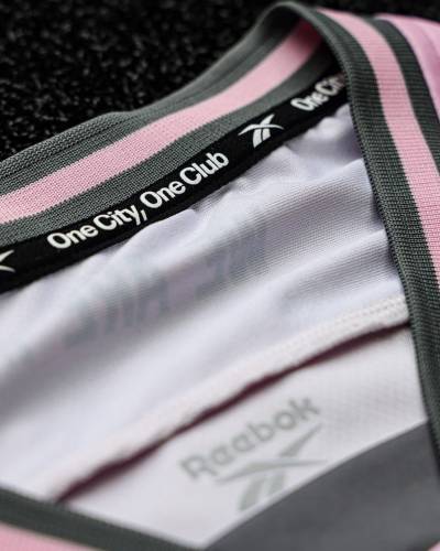 milton_keynes_dons_25_26_reebok_third_kit_f.jpg