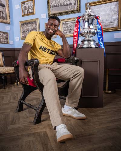 crystal_palace_25_26_macron_away_kit_c.jpg