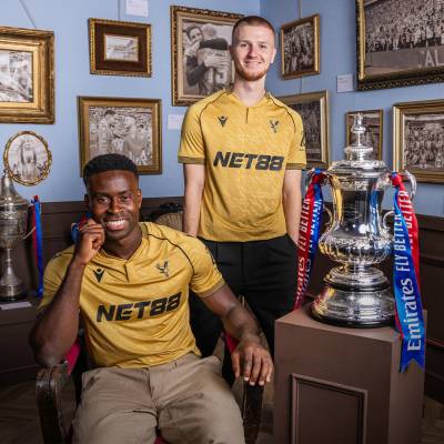 crystal_palace_25_26_macron_away_kit_d.jpg
