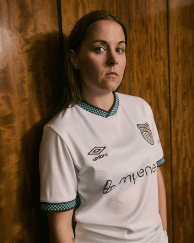 grimsby_town_25_26_umbro_third_kit_a.jpg
