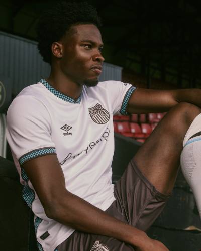 grimsby_town_25_26_umbro_third_kit_c.jpg