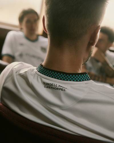 grimsby_town_25_26_umbro_third_kit_d.jpg