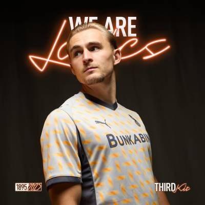 oldham_athletic_25_26_puma_third_kit_e.jpg