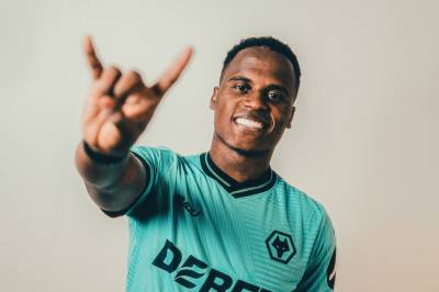 wolverhampton_wanderers_25_26_sudu_away_kit_a.jpg