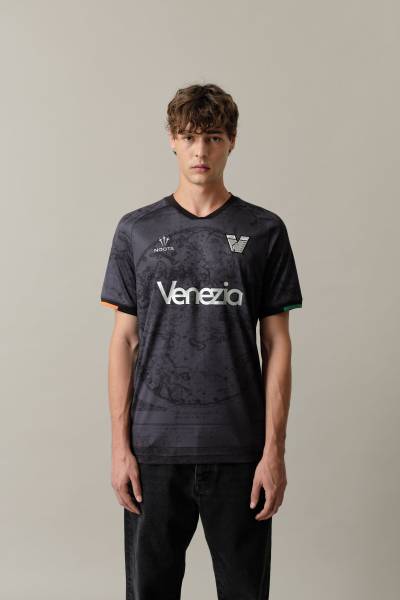 venezia_25_26_nocta_home_kit_a.jpg