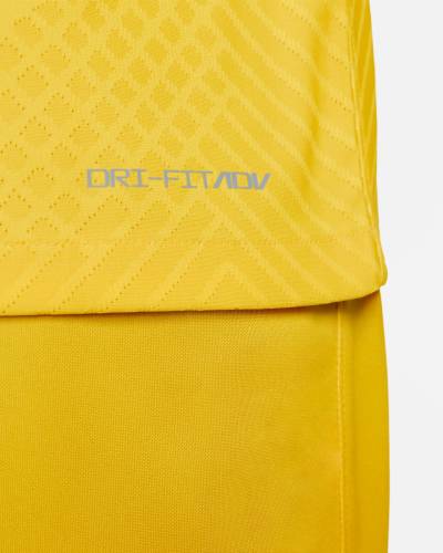 barcelona_2022_2023_nike_fourth_kit_8.jpeg