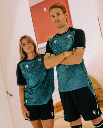 cadiz_25_26_macron_third_kit_b.jpg