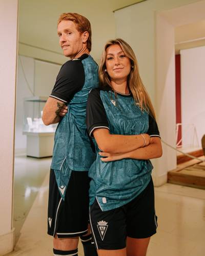 cadiz_25_26_macron_third_kit_f.jpg