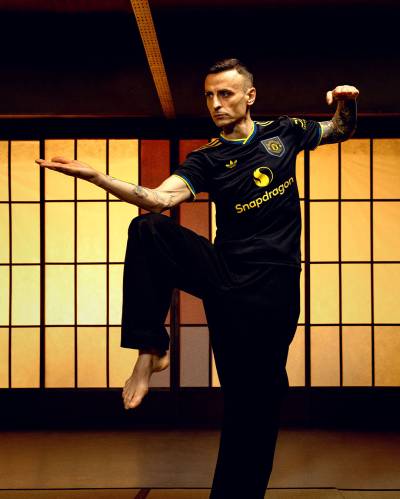 manchester_united_25_26_adidas_third_kit_b.jpg