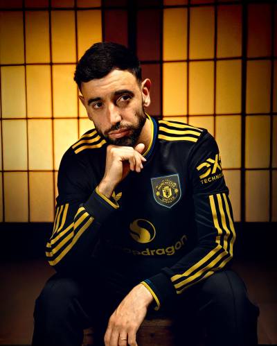 manchester_united_25_26_adidas_third_kit_f.jpg