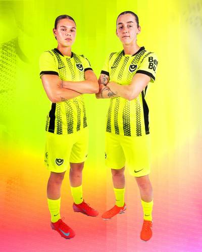 portsmouth_25_26_nike_third_kit_a.jpg