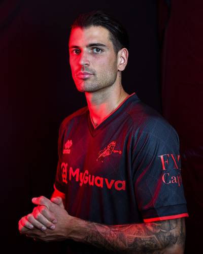 millwall_25_26_errea_third_kit_b.jpg