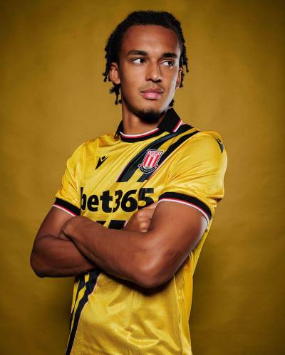 stoke_city_25_26_macron_third_kit_a.jpg