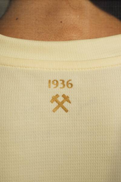 shakhtar_donetsk_25_26_puma_third_kit_c.jpg