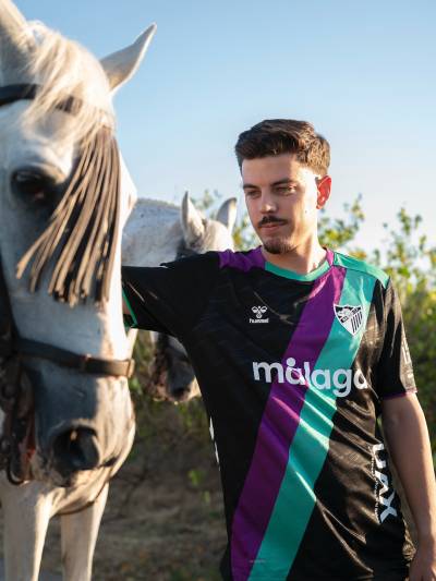 malaga_25_26_hummel_away_kit_b.jpg