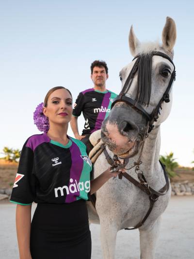 malaga_25_26_hummel_away_kit_h.jpg
