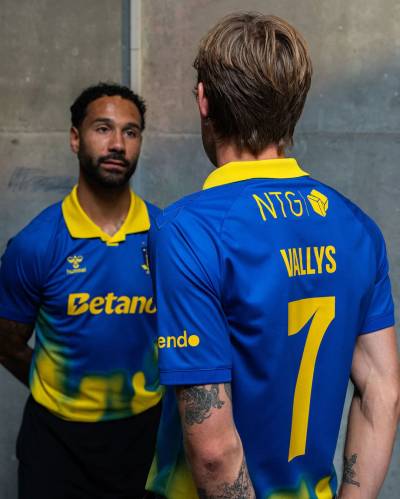 brondby_if_2025_hummel_away_kit_2.jpg