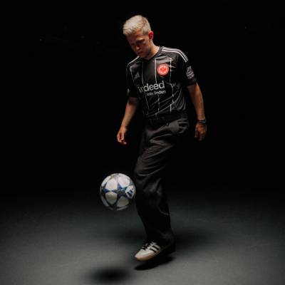 eintracht_frankfurt_25_26_adidas_fourth_kit_b.jpg
