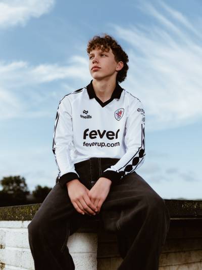 bristol_city_25_26_o_neills_away_kit_b.jpg