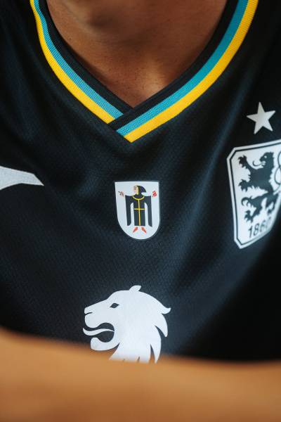1860_munchen_2025_joma_oktoberfest_shirt_5.jpg