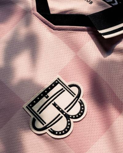 odense_boldklub_25_26_hummel_third_kit_f.jpg
