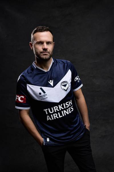 melbourne_victory_25_26_macron_home_kit_a.jpg