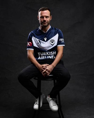 melbourne_victory_25_26_macron_home_kit_b.jpg
