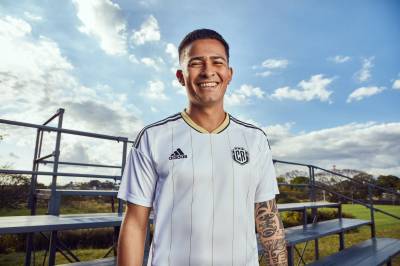 costa_rica_2023_home_away_kits_4.jpeg