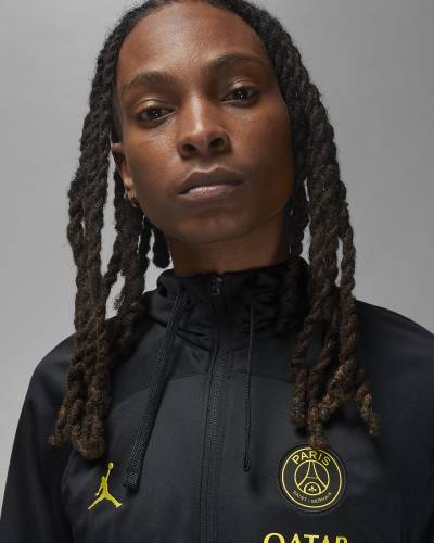 Paris_Saint_Germain_Strike_Fourth_Jordan_Dri_FIT_Hooded_Football_Tracksuit_Black_Tour_Yellow_03.jpeg