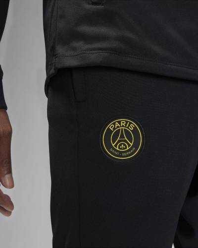 Paris_Saint_Germain_Strike_Fourth_Jordan_Dri_FIT_Hooded_Football_Tracksuit_Black_Tour_Yellow_07.jpeg