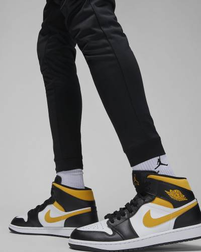 Paris_Saint_Germain_Strike_Fourth_Jordan_Dri_FIT_Hooded_Football_Tracksuit_Black_Tour_Yellow_09.jpeg