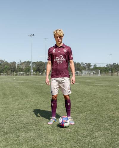 brisbane_roar_25_26_cikers_away_kit_c.jpg