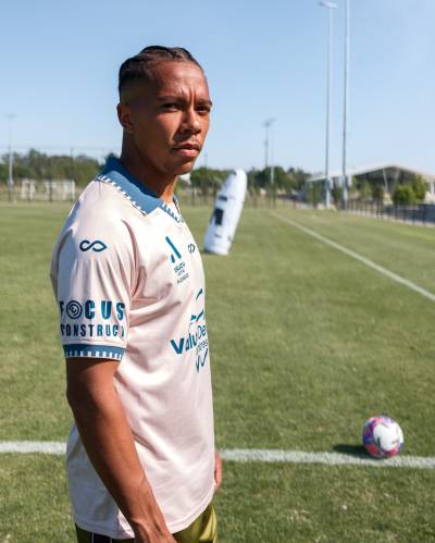 brisbane_roar_25_26_cikers_third_kit_b.jpg