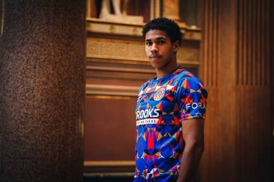 cambridge_united_25_26_umbro_fourth_kit_16.jpg