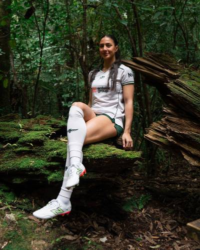 wellington_phoenix_25_26_dynasty_sport_away_kit_c.jpg