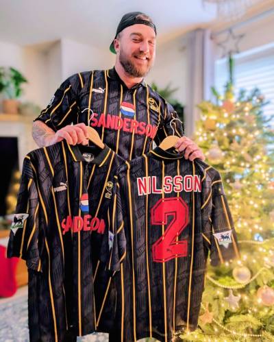 woody_collector_wednesday_fan_and_90s_football_enthusiast_h.jpeg