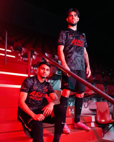 az_25_26_nike_third_kit_b.jpg