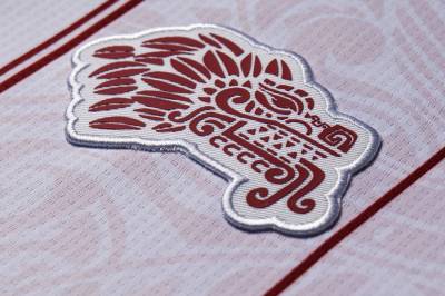 charly_2025_special_edition_heritage_mexico_white_jersey_b.jpg