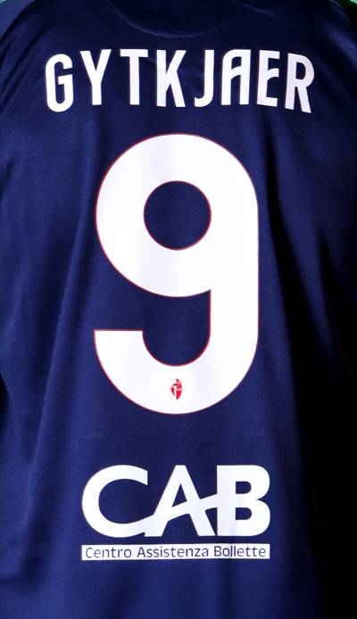 bari_25_26_errea_third_kit_c.jpg