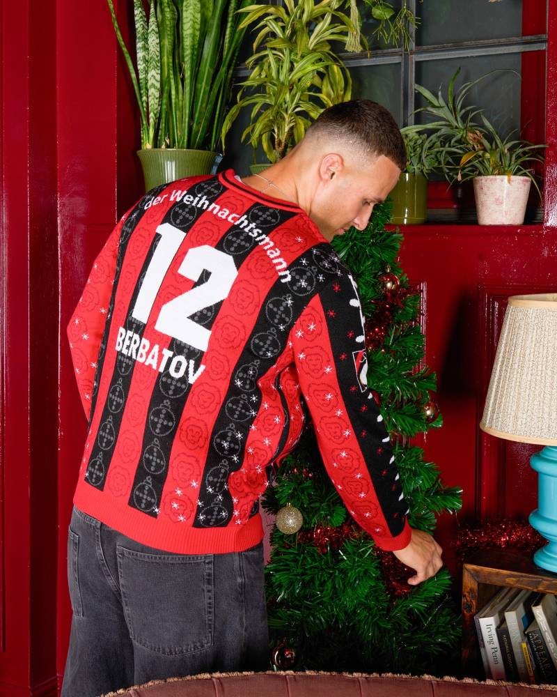 cfs_berbatov_12_elf_christmas_jumper_b.jpg